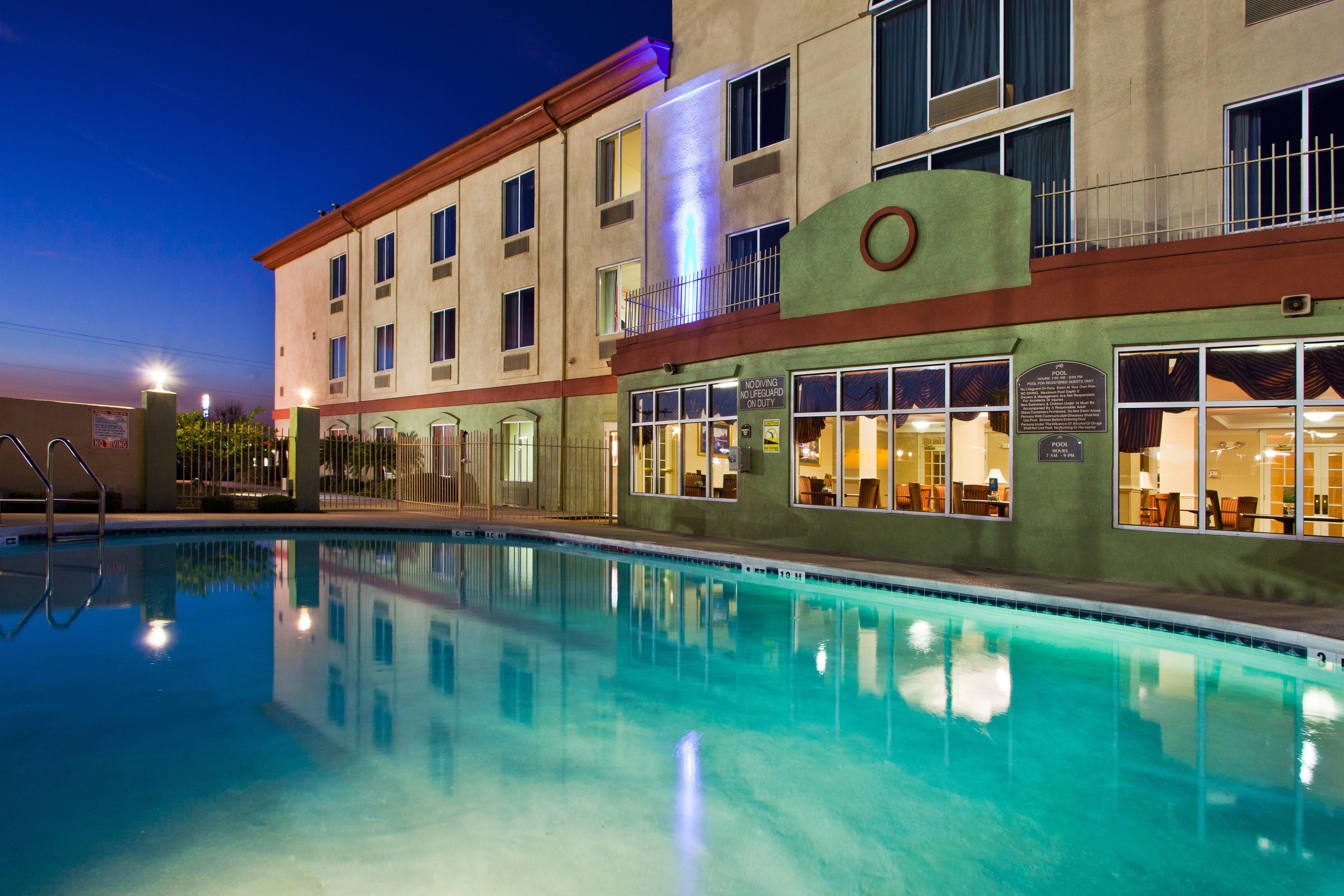 Holiday Inn Express Hotel & Suites Live Oak By Ihg Esterno foto